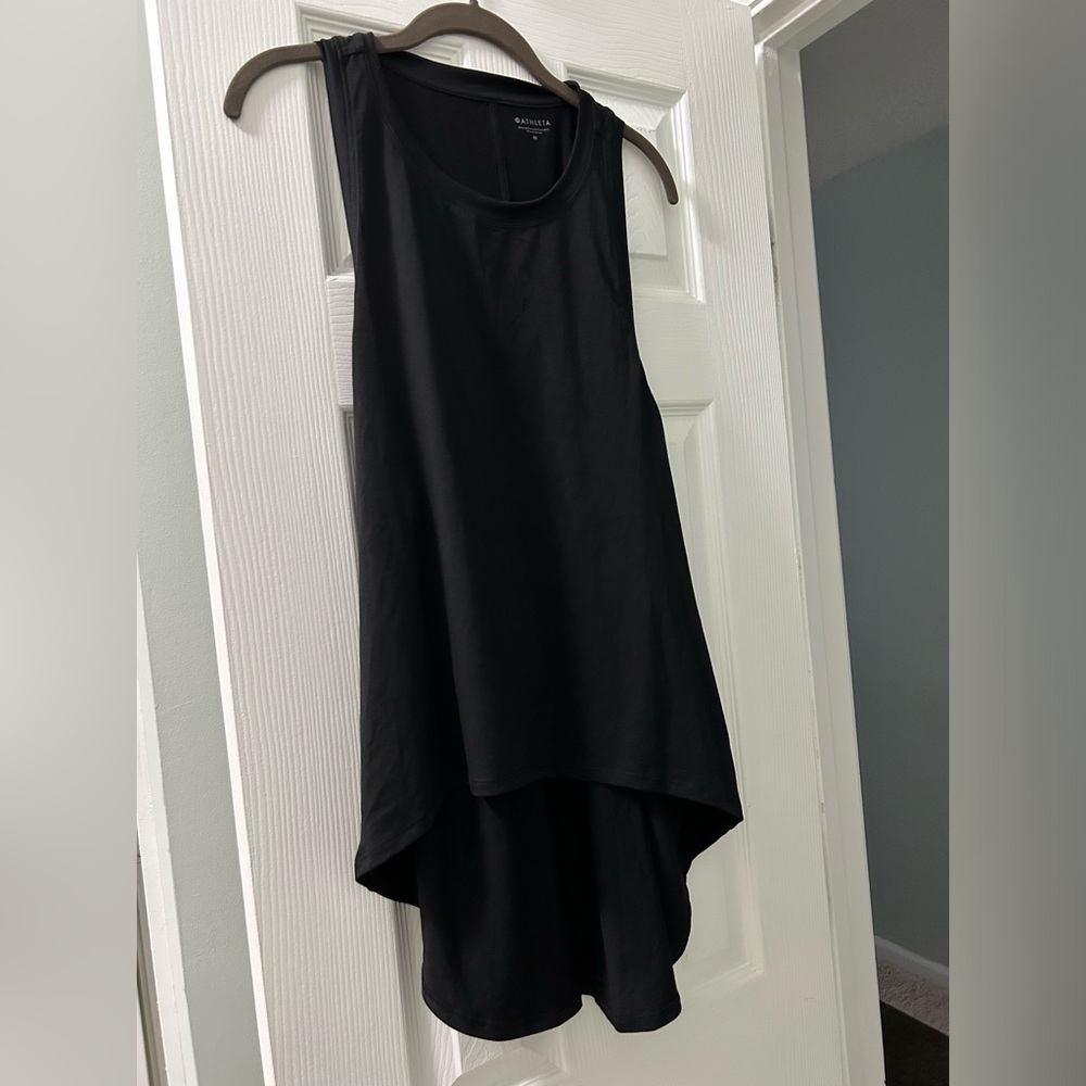Black Athleta Essence relaxed high low tank, size M